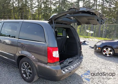 2016 Chrysler Town & Country S from USA, damaged, VIN 2C4RC1HG0GR138532